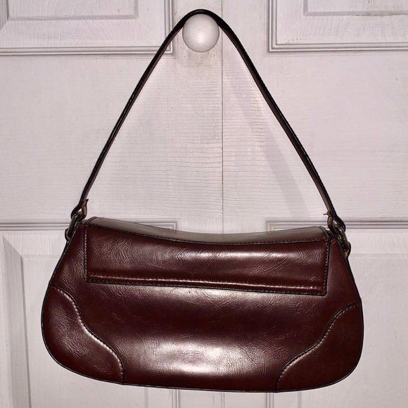 AUTHENTIC VINTAGE GUCCI LEATHER BAGUETTE - Picture 5 of 5